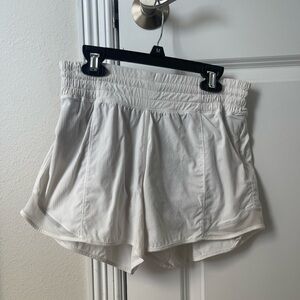 Lululemon white hotty hot high rise lined short 4”